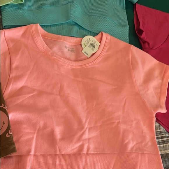 Mostly NWT Colorful Aerie T-Shirt and Shorts Set Womens size large - Picture 3 of 5